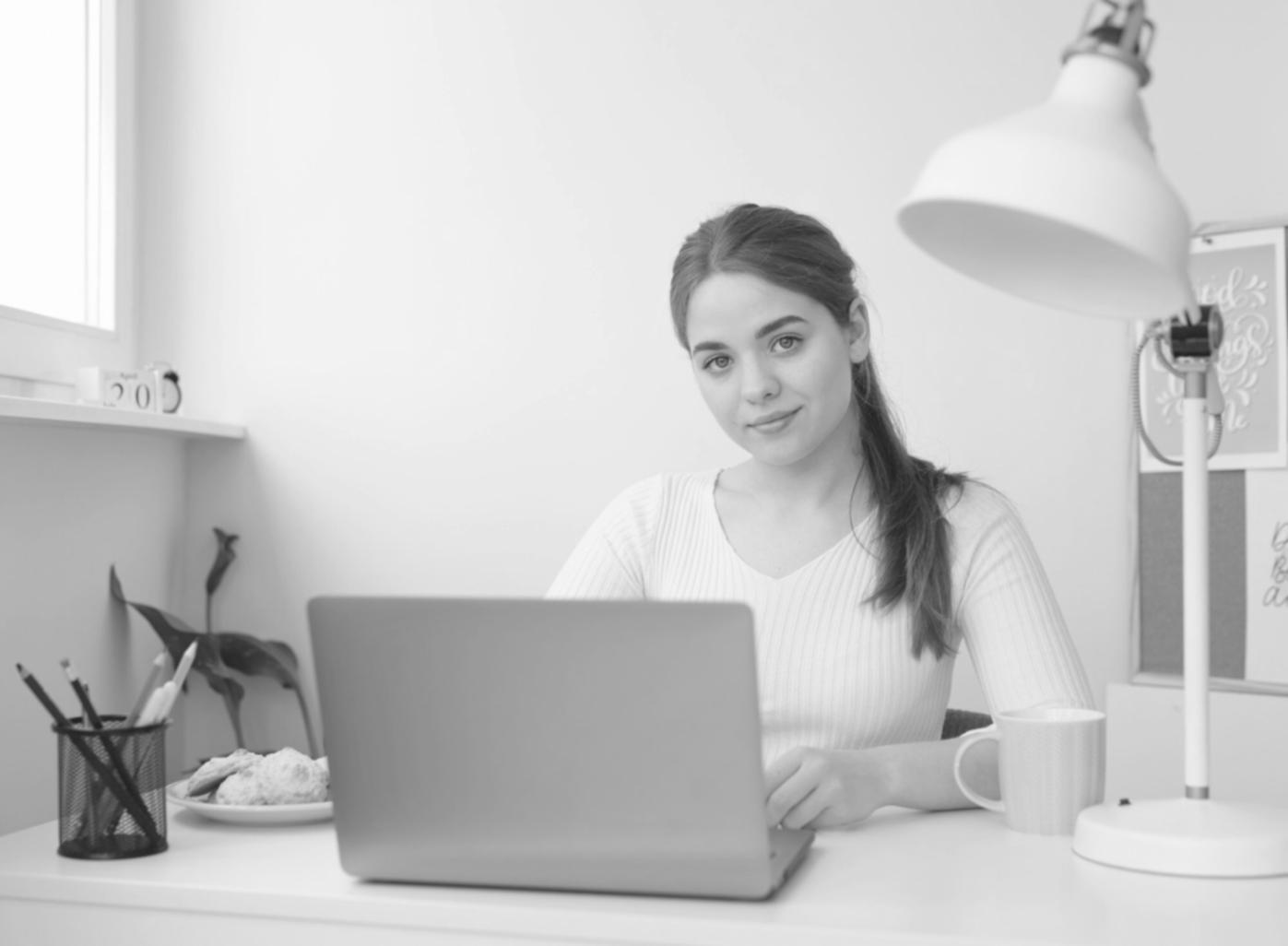 Equipo trabajando en estrategias financieras personalizadas